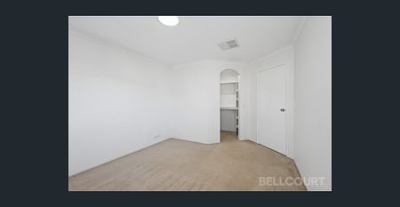 Spacious & Convenient Townhouse Living in Como! - Photo 2