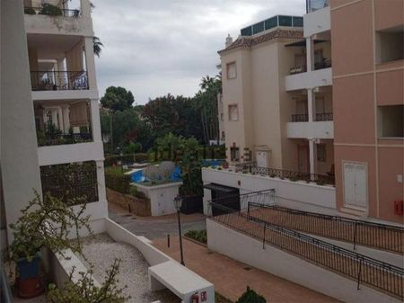 Alquiler de piso en Avenida del Prado - Photo 2