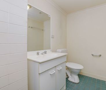 PERFECT SPACIOUS FURNISHED LOFT FOR STUDENTS IN A PRIME LOCATION! - Photo 2