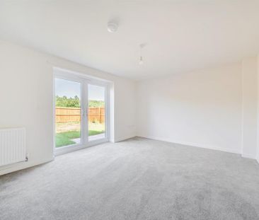 3 bedroom semi-detached house to rent - Photo 2