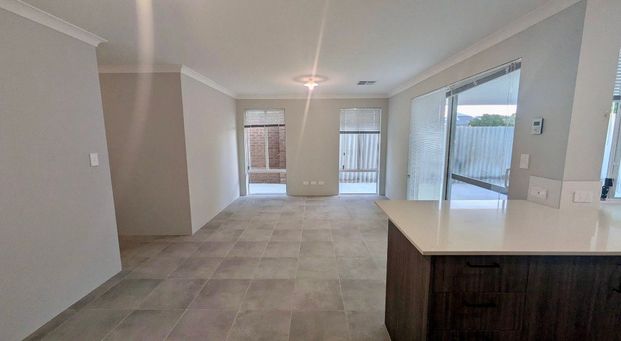 BRAND-NEW & COSY PROPERTY with EASY ACCESS to all AMENITIES! Rossmoyne School Zone! - Photo 1