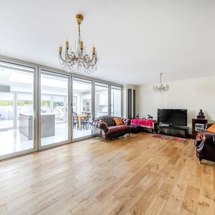 5 bedroom detached house to rent - Photo 1