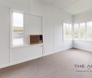 High-set family home in central location - Photo 4