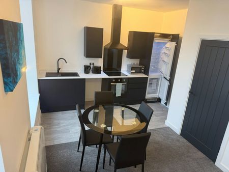 Flat to rent on - Photo 5