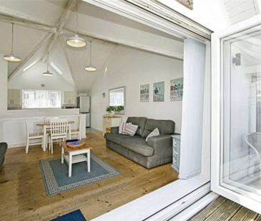 2 bedroom end of terrace house to rent - Photo 1