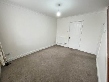 2 bed Terraced for rent - Photo 3