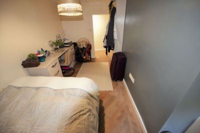 3 bedroom Flat in Flat 6, Leeds - Photo 5