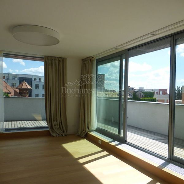 Stylish Two Bedroom Apartment with Terrace - Piata Victoriei - Fotografie 1