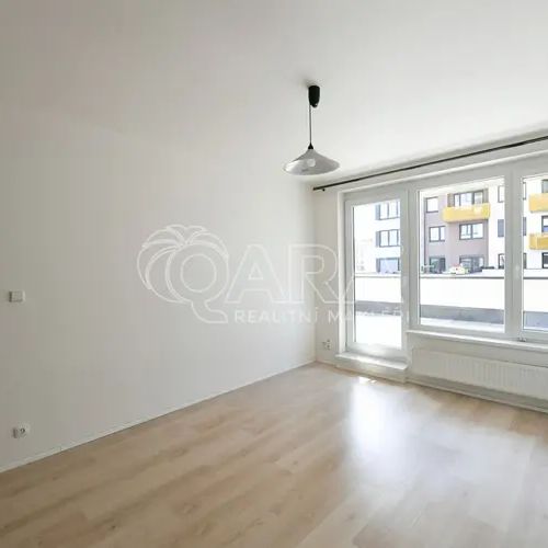 Pronájem bytu 2+kk s prostornou terasou - Fotografie 1