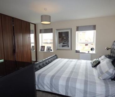 4 bedroom end of terrace house to rent - Photo 6