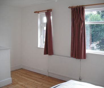 4 Bed Terraced House, St. Johns Lane, BS3 - Photo 3