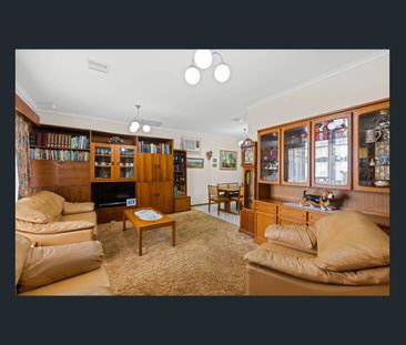 Spacious Family Living with Flexible Layout - Partially Furnished - Photo 1