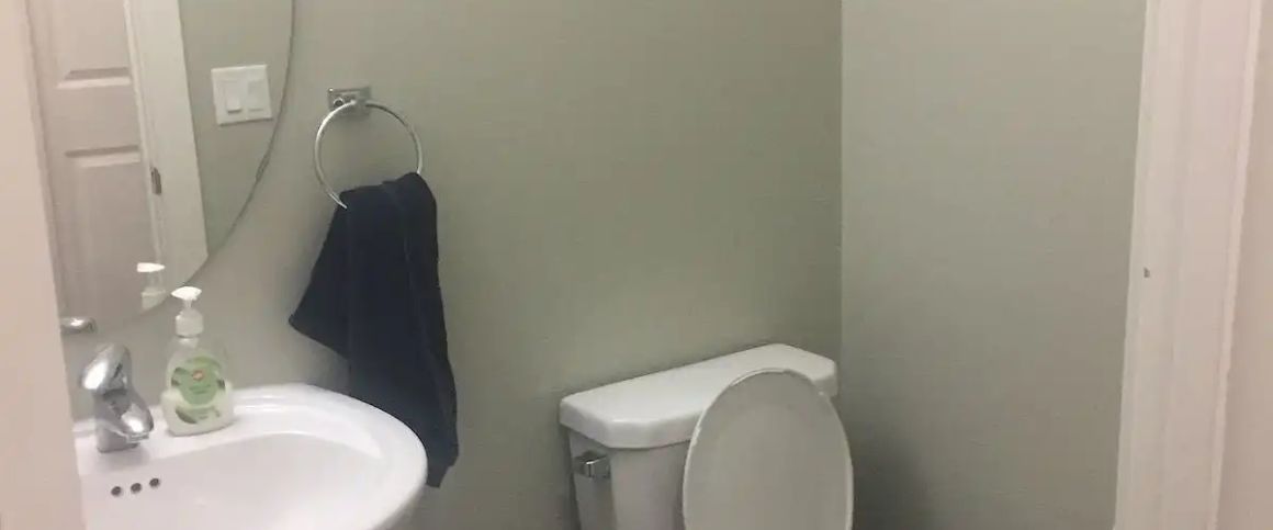 3 bedroom townhouse 2.5 bathrooms walking distance to all amenities — 3 Bedrooms Townhouse - Photo 1