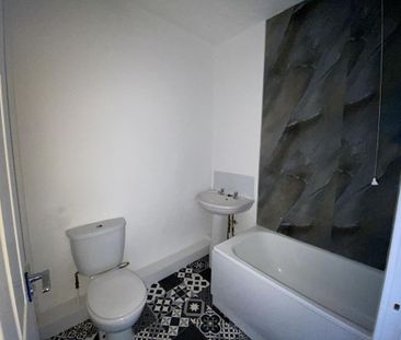 2 bedroom terraced house to rent - Photo 3