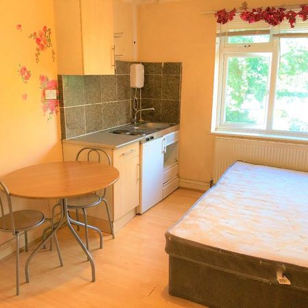 Studio to rent - Photo 3