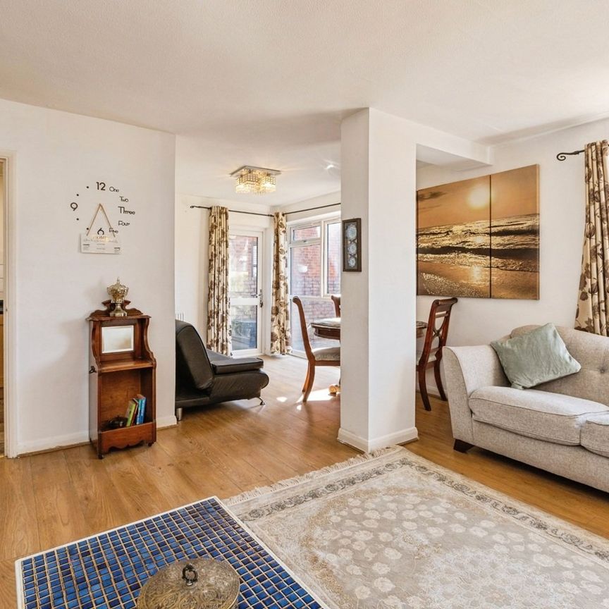Room in a Shared Flat, Whitefriars Court, N12 - Photo 1