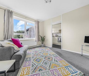 Kingfisher Drive, Guildford, Surrey, GU4 - Photo 3