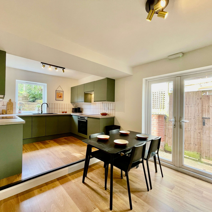 Woodbridge Road Room 4 - Photo 1