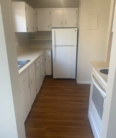 7715 159st — 3 Bedroom 1 Bath - Photo 2