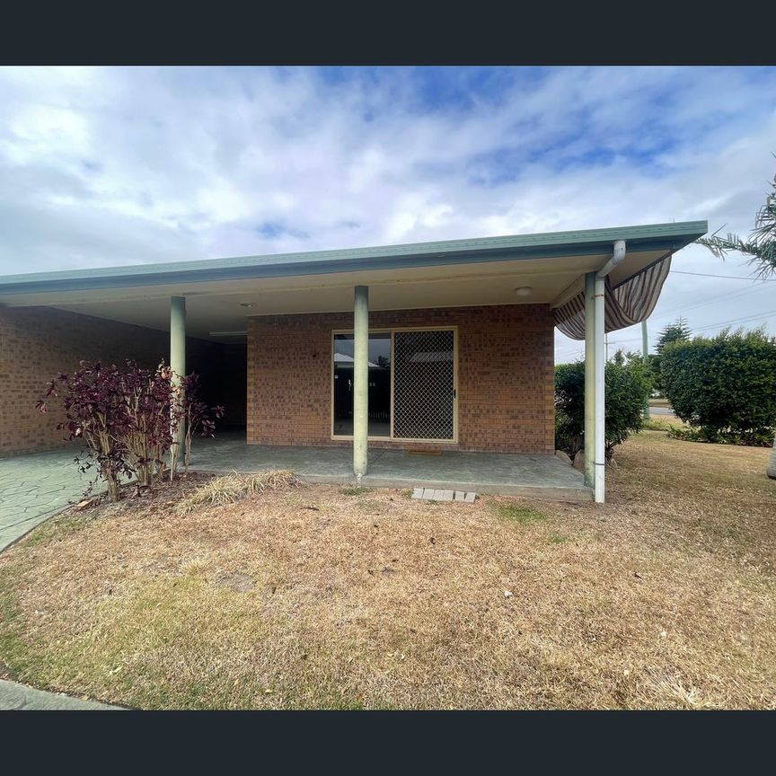 4/13 Hoey St, Sarina, Qld 4737 - Photo 1