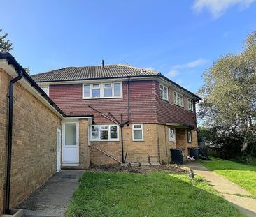 A 2 Bedroom Flat Instruction to Let in Bexhill-on-Sea - Photo 3