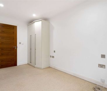 Third floor spacious two bedroom, two bathroom apartment. - Photo 4