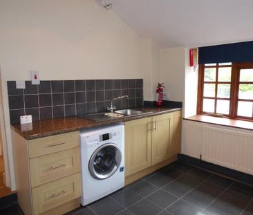 2 bedroom maisonette to rent - Photo 4