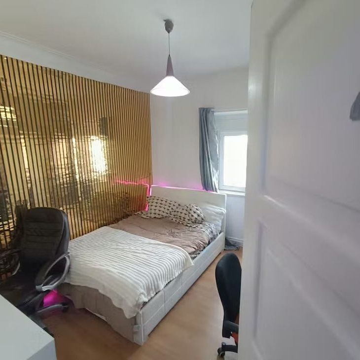 Rua Garcia de Orta, Amadora, Lisbon 2720-249 - Photo 1