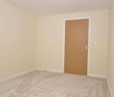 B Bowthorpe Drive, Brockworth, Gloucester, GL3 - Photo 5