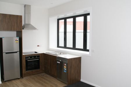 Modern 1-bedroom apartment on Queens Gardens. - Photo 4