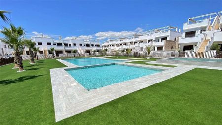 3 room luxury House for rent in Pilar de la Horadada, Spain - Photo 3