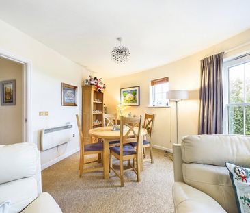 2 bedroom Flat To Let - Photo 3