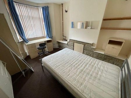 4 bedroom terraced house to rent - Photo 2