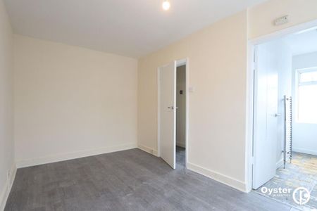 3 bedroom flat to rent - Photo 5