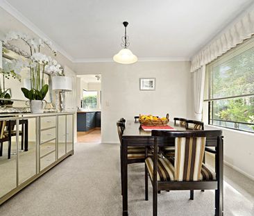 5 bedrooms + 3.5 bathrooms - Photo 5