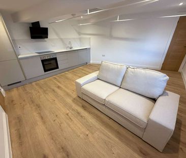A newly converted 1 bedroom apartment to rent at Market Place in th... - Photo 2