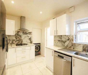3 bedroom terraced house to rent - Photo 2