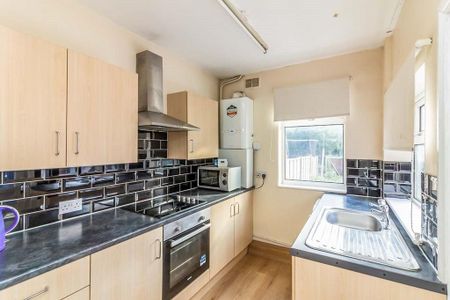 4 bedroom terraced house to rent - Photo 3