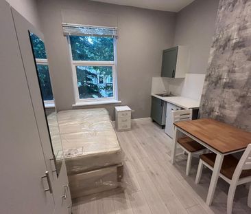 Studio Flat, Amhurst Road, E8 - Photo 1