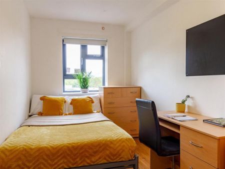 1 bedroom in a flat share to rent - Photo 4