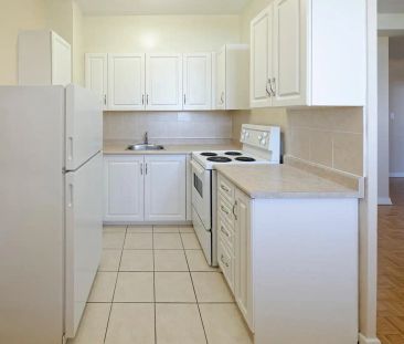 90 Eastdale — 1 Bedroom Large - Photo 2