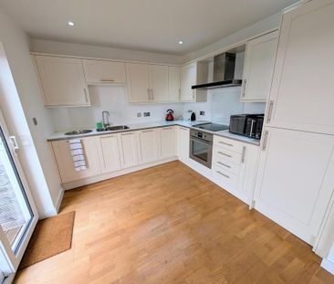 3 bedroom detached house to rent - Photo 3