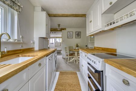 2 Bedroom - Photo 3