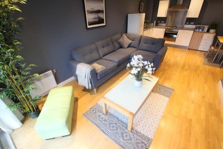 2 bedroom flat to rent - Photo 2