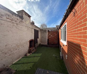 2 bedroom end of terrace house to rent - Photo 6