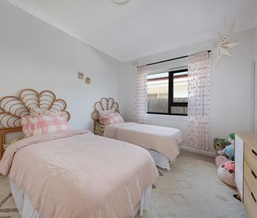 32 Almurta Rd, Bentleigh East VIC 3165 - House For Rent | Domain - Photo 5