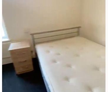 1 bedroom in a flat share to rent - Photo 3