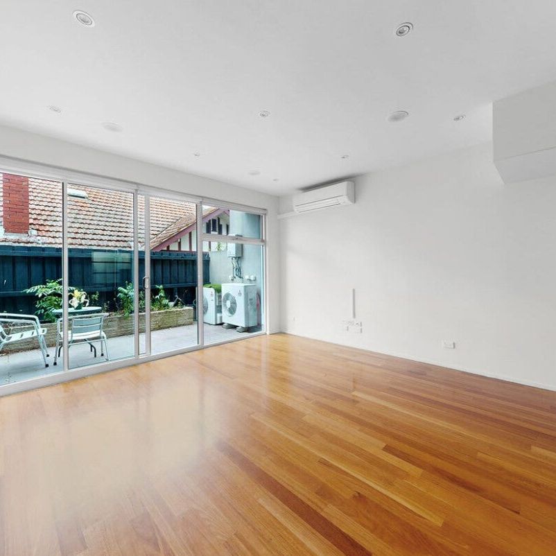 Caulfield North - Photo 1