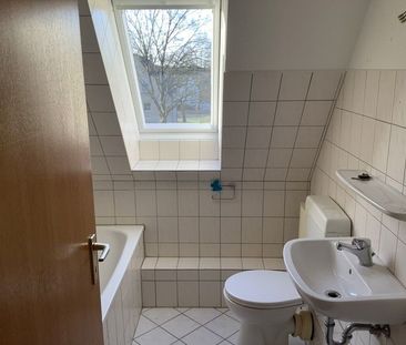 Helle und gemütliche 3-Raum-Dachgeschosswohnung zu vermieten !!! - Photo 3