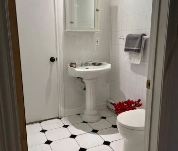 Detached Home For Lease | N9256054 - Photo 1